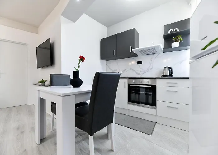 Lusy Lo Apartman Zára